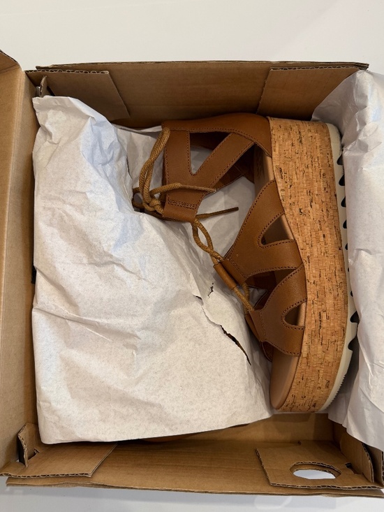 SOREL Shoes - SOREL CAMERON FLATFORM LACE Size: 7.5 Color: Velvet Tan, Chalk